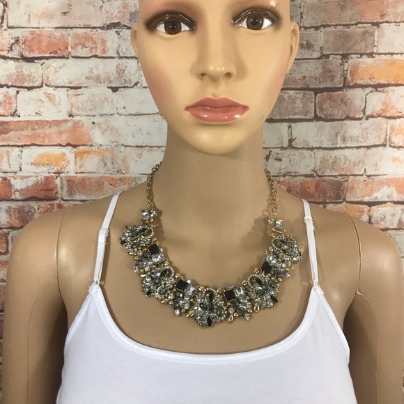 New Jeweled Statement Bib Necklace - Picture 4 of 5